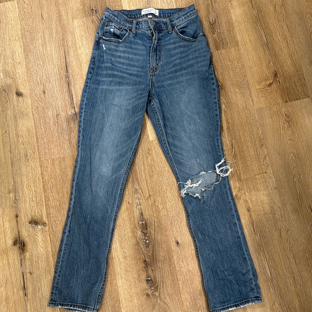 A&F The 90’s Slim Straight Ultra High Rise size 27 short/4 short - medium wash